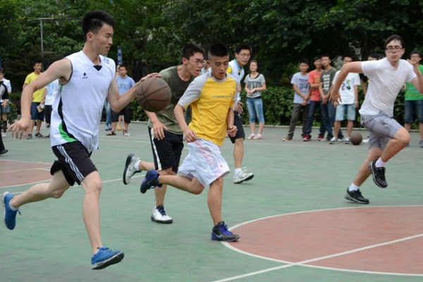 吊單杠有什麼好處_吊單杠長高_打籃球能長高嗎 吊單杠有什麼好處 打籃球能長高嗎
