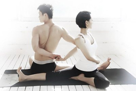 你知道雙人瑜伽減肥的動作要領有哪些嗎