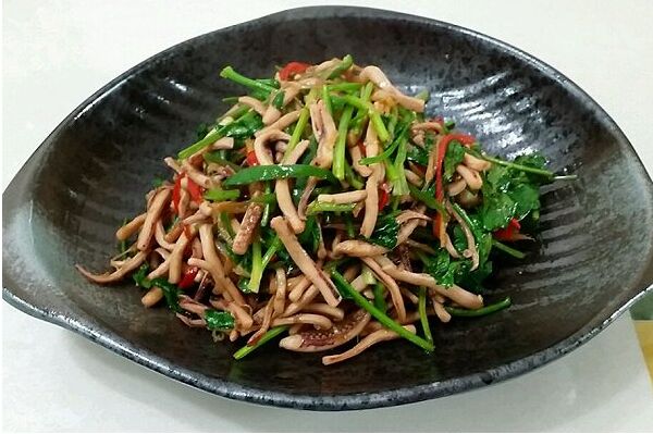 魷魚絲的做法_炒魷魚的做法_魷魚怎麼處理 魷魚絲的做法,魷魚