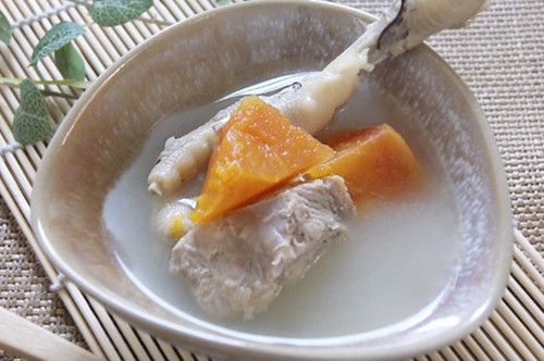 美容養顏好湯 木瓜雞爪豬骨湯
