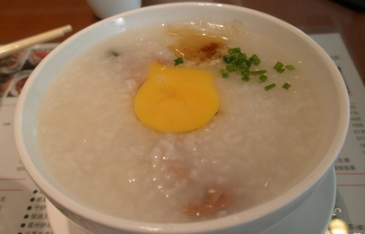 香軟滑潤的窩蛋牛肉粥怎麼做 香軟滑潤的窩蛋牛肉粥怎麼做