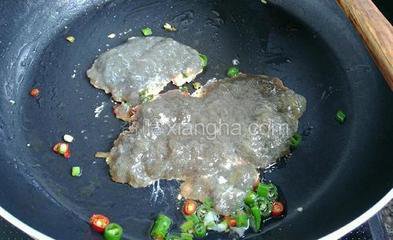 爆炒魚籽_爆炒魚籽怎麼做_爆炒魚籽的做法_爆炒魚籽的傢常做法