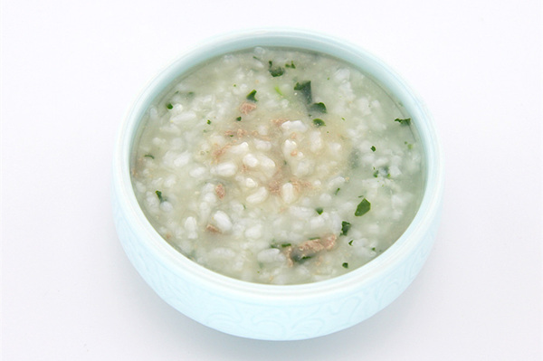 豬肝菠菜粥的傢常做法_豬肝_菠菜的功效與作用 豬肝菠菜粥